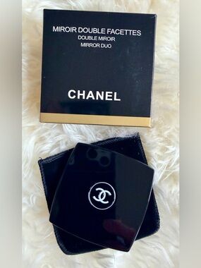 Chanel Black/White ‘CC’ Mirror Double Facettes. NEW in Box. Mirrors SEALED